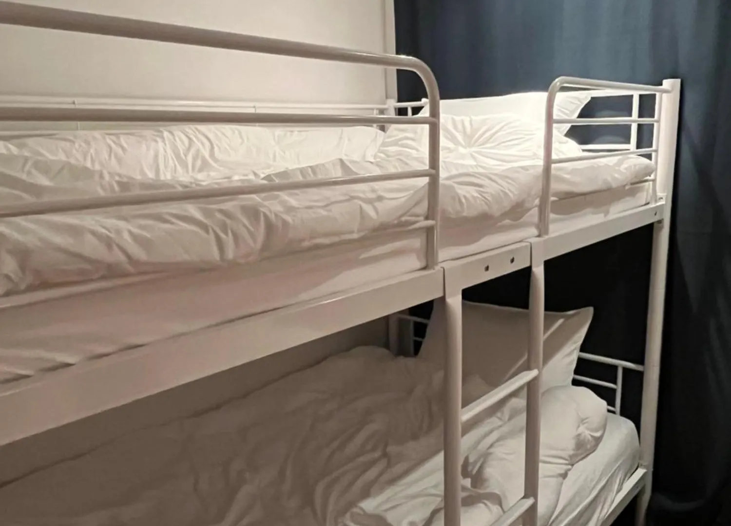 Apartament Near Hongdae, Shinchon-Two Super Single Beds- Seul Korea Południowa
