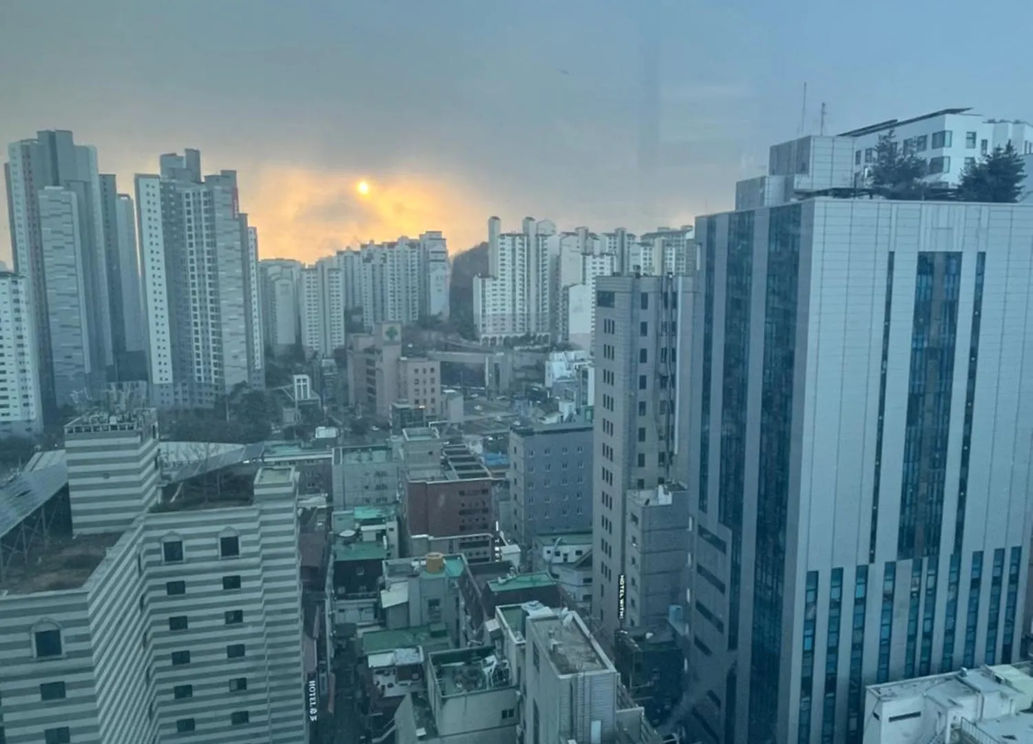 Apartament Near Hongdae, Shinchon-Two Super Single Beds- Seul